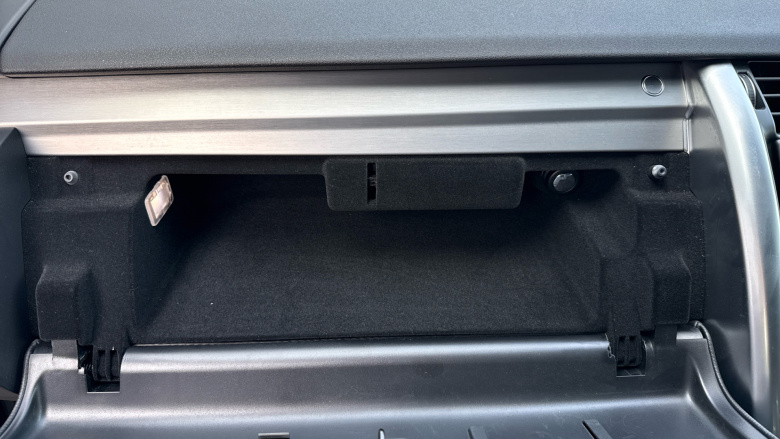 Land Rover Discovery 3.0 D300 Dynamic SE 5dr Auto Diesel Station Wagon